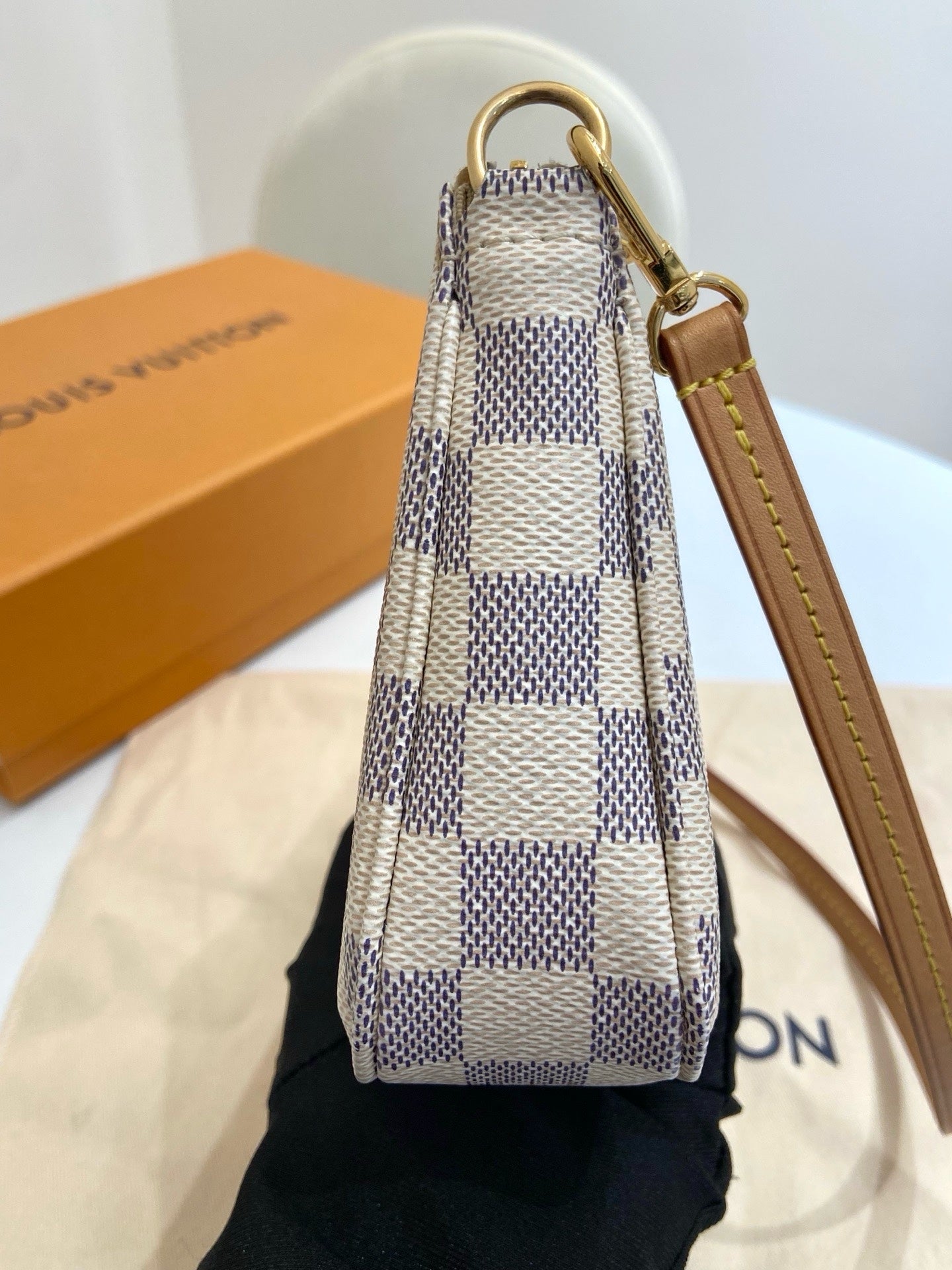 Louis Vuitton - Pochette Accessoires - Cloth - White - (small)