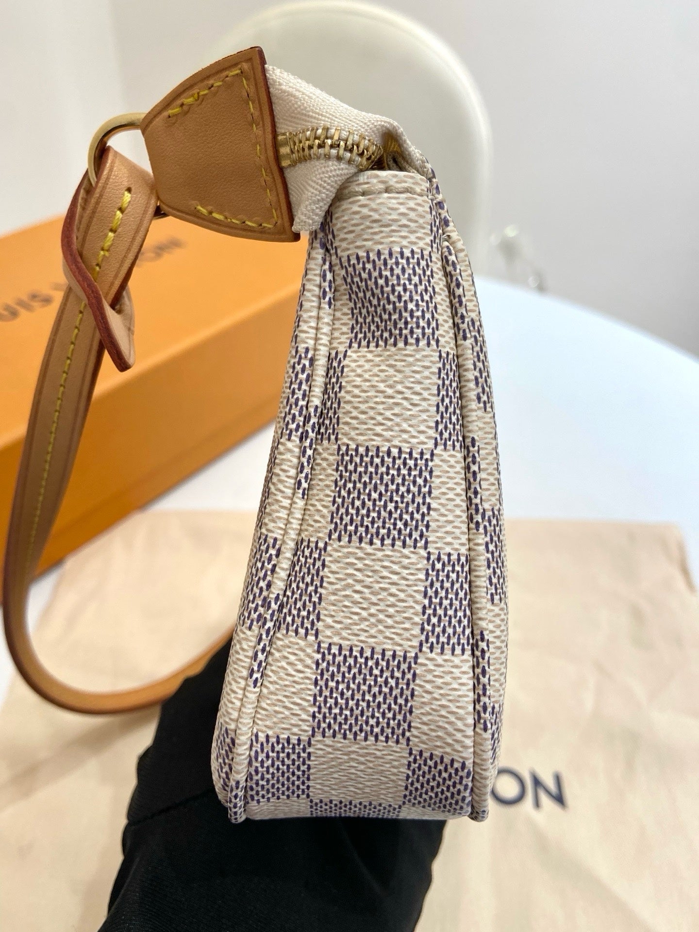 Louis Vuitton - Pochette Accessoires - Cloth - White - (small)