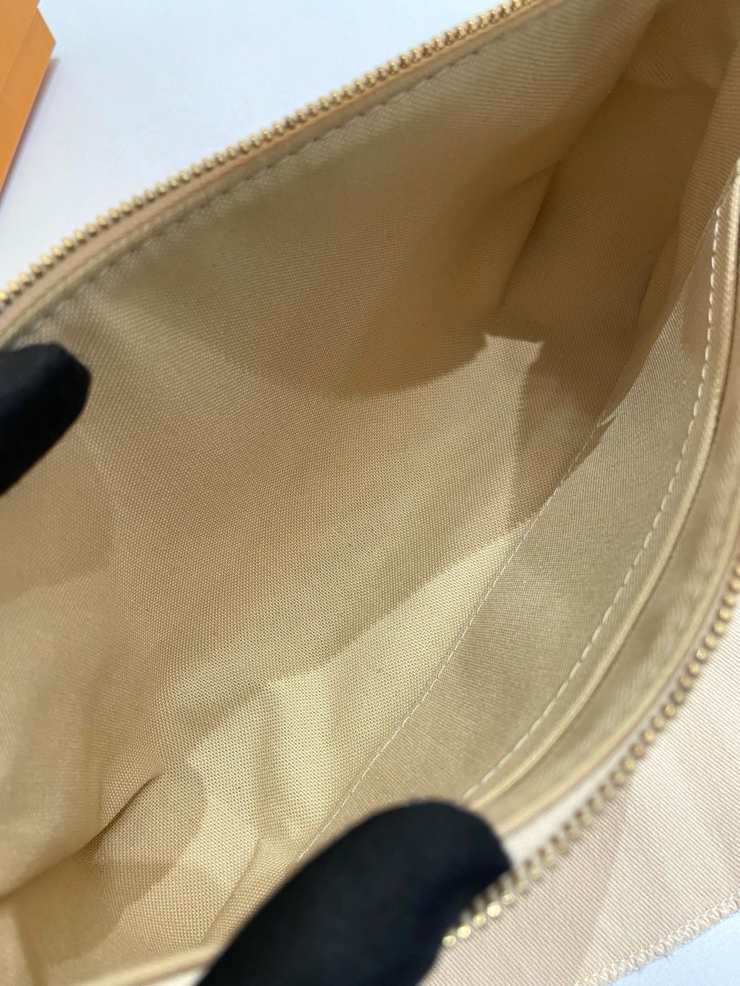 Louis Vuitton - Pochette Accessoires - Cloth - White - (small)