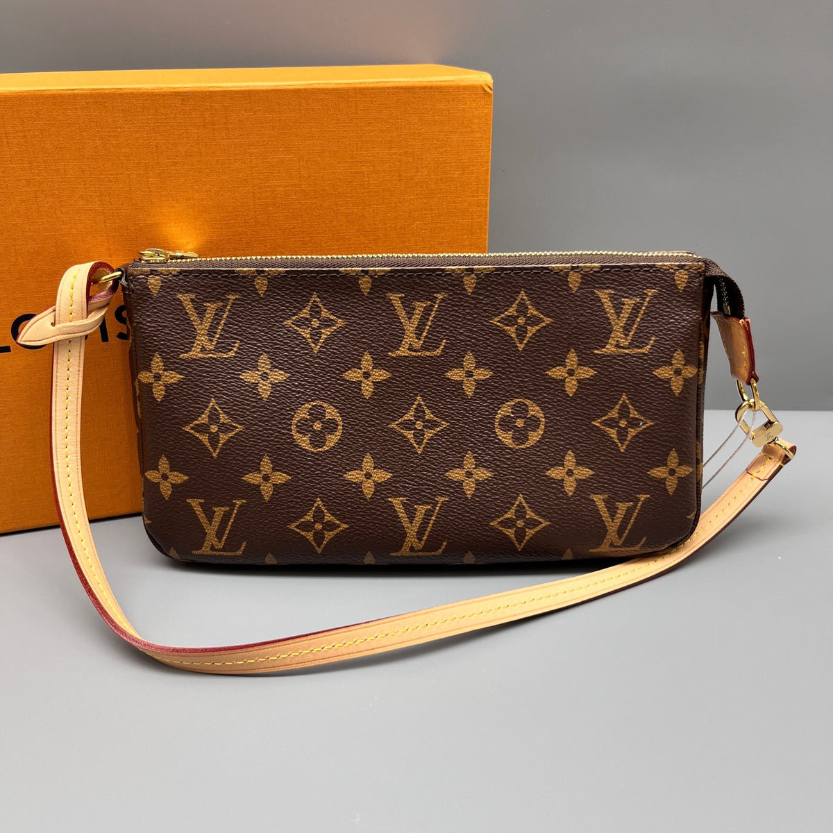 Louis Vuitton - Pochette Accessoires - Leather - Brown - (mini)