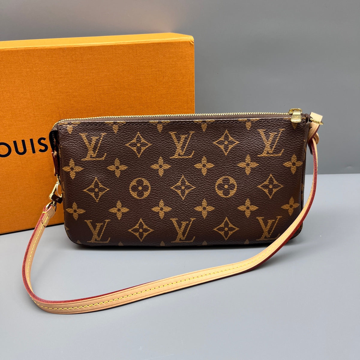 Louis Vuitton - Pochette Accessoires - Leather - Brown - (mini)