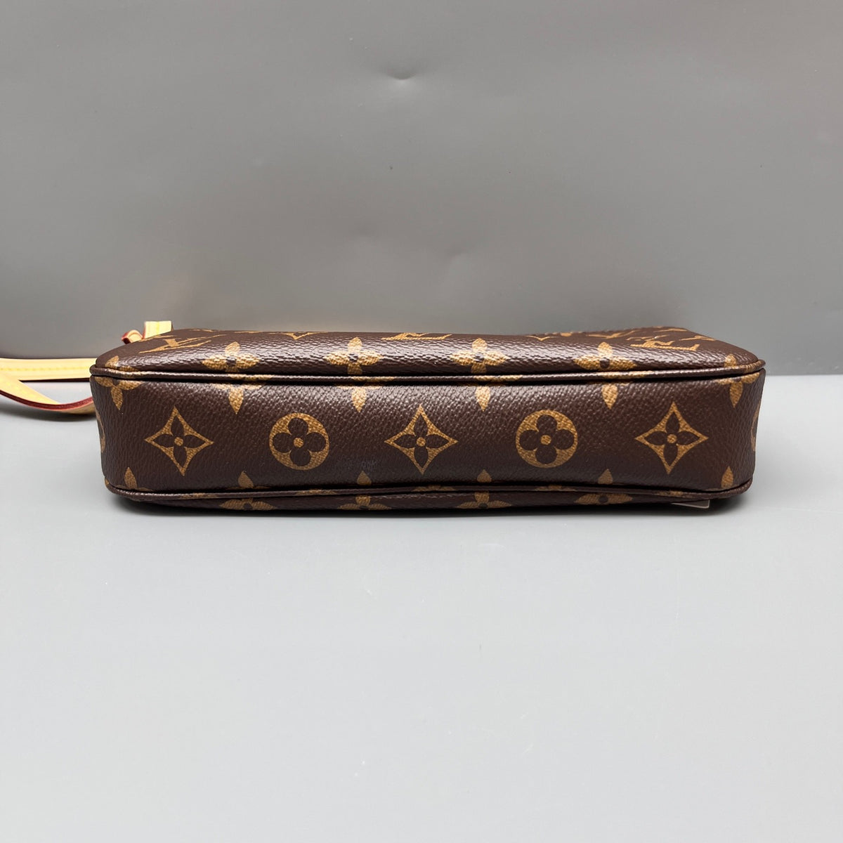 Louis Vuitton - Pochette Accessoires - Leather - Brown - (mini)