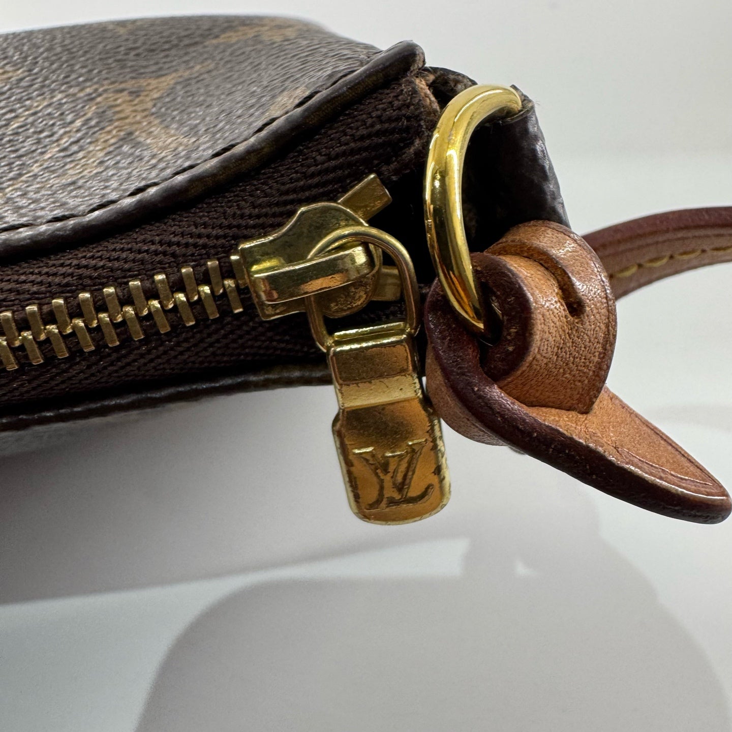 Louis Vuitton - Pochette Accessoires - Leather - Brown - (mini)