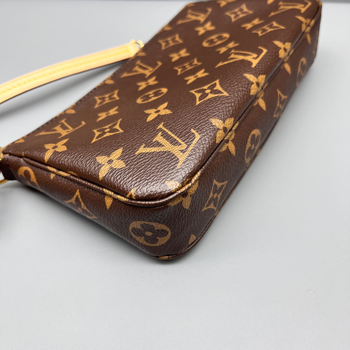 Louis Vuitton - Pochette Accessoires - Leather - Brown - (mini)