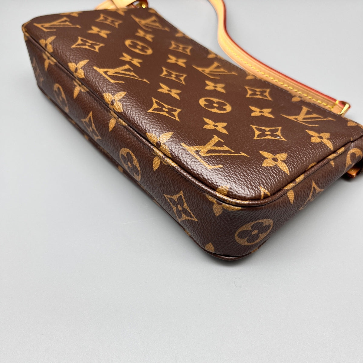 Louis Vuitton - Pochette Accessoires - Leather - Brown - (mini)