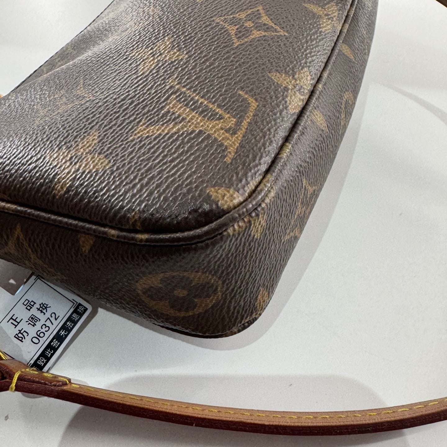 Louis Vuitton - Pochette Accessoires - Leather - Brown - (mini)