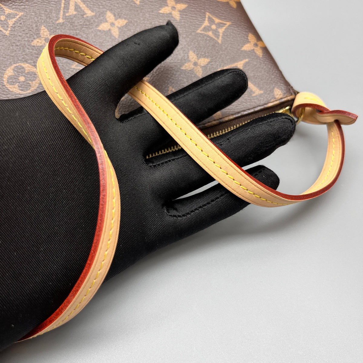 Louis Vuitton - Pochette Accessoires - Leather - Brown - (mini)