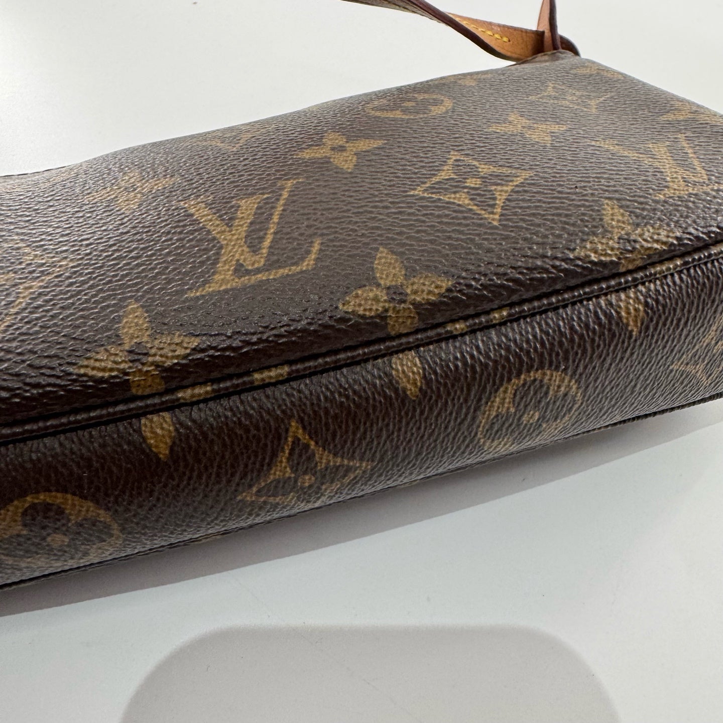 Louis Vuitton - Pochette Accessoires - Leather - Brown - (mini)