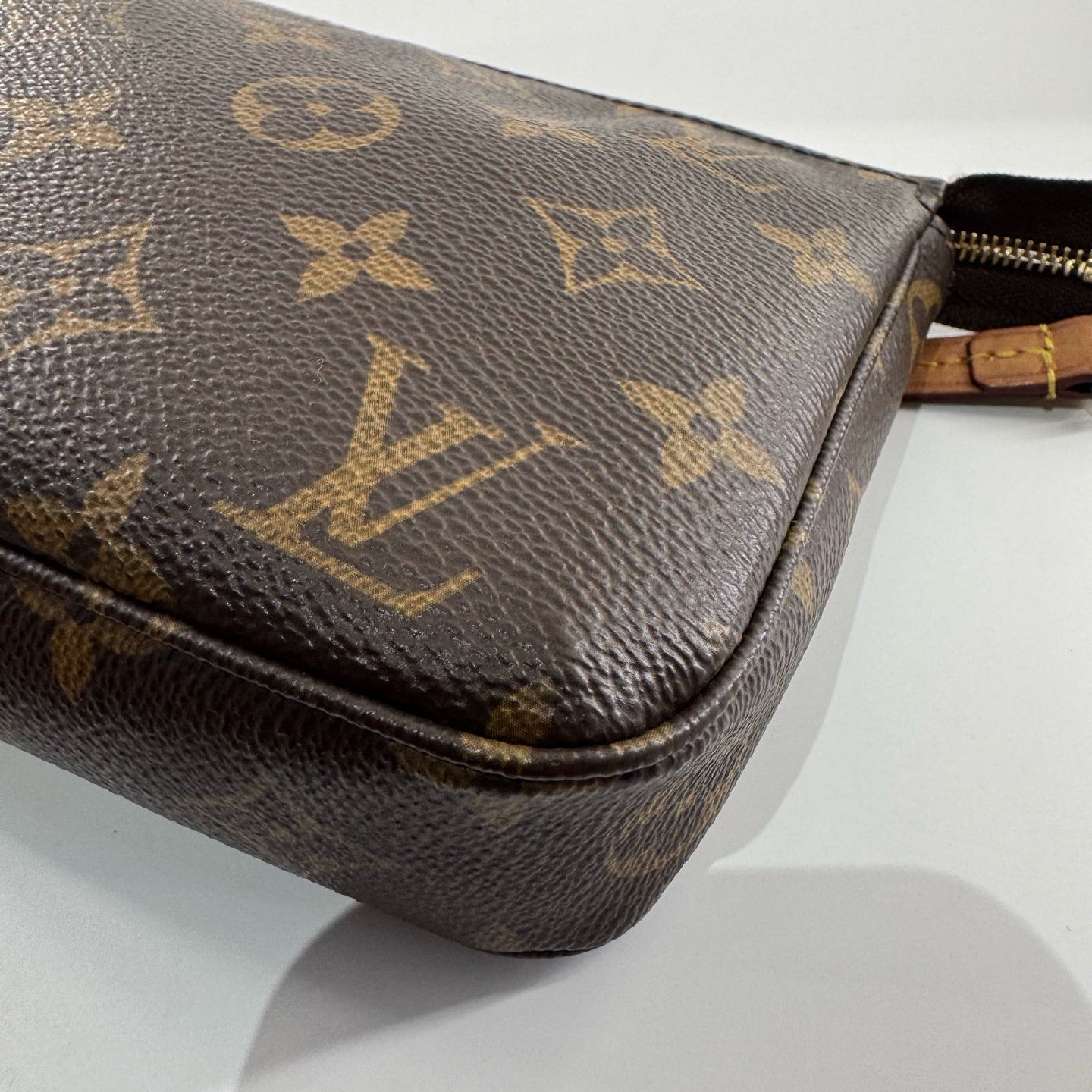 Louis Vuitton - Pochette Accessoires - Leather - Brown - (mini)