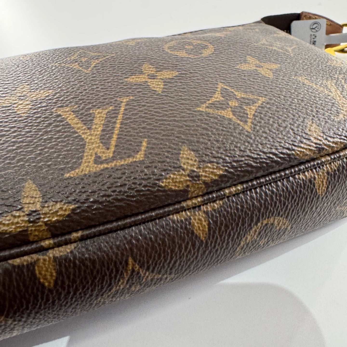 Louis Vuitton - Pochette Accessoires - Leather - Brown - (mini)