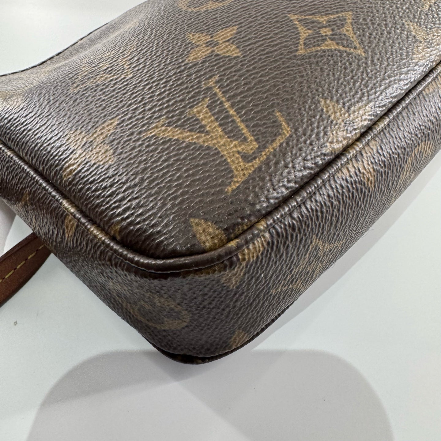Louis Vuitton - Pochette Accessoires - Leather - Brown - (mini)