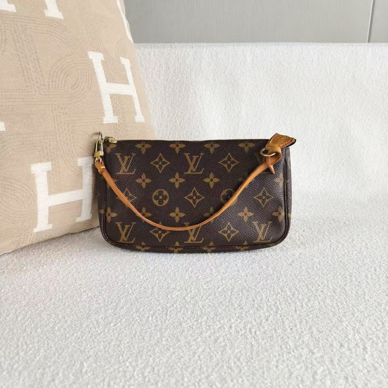 Louis Vuitton - Pochette Accessoires - Monogram coated canvas with Vachetta leather trim - Brown - (Mini)