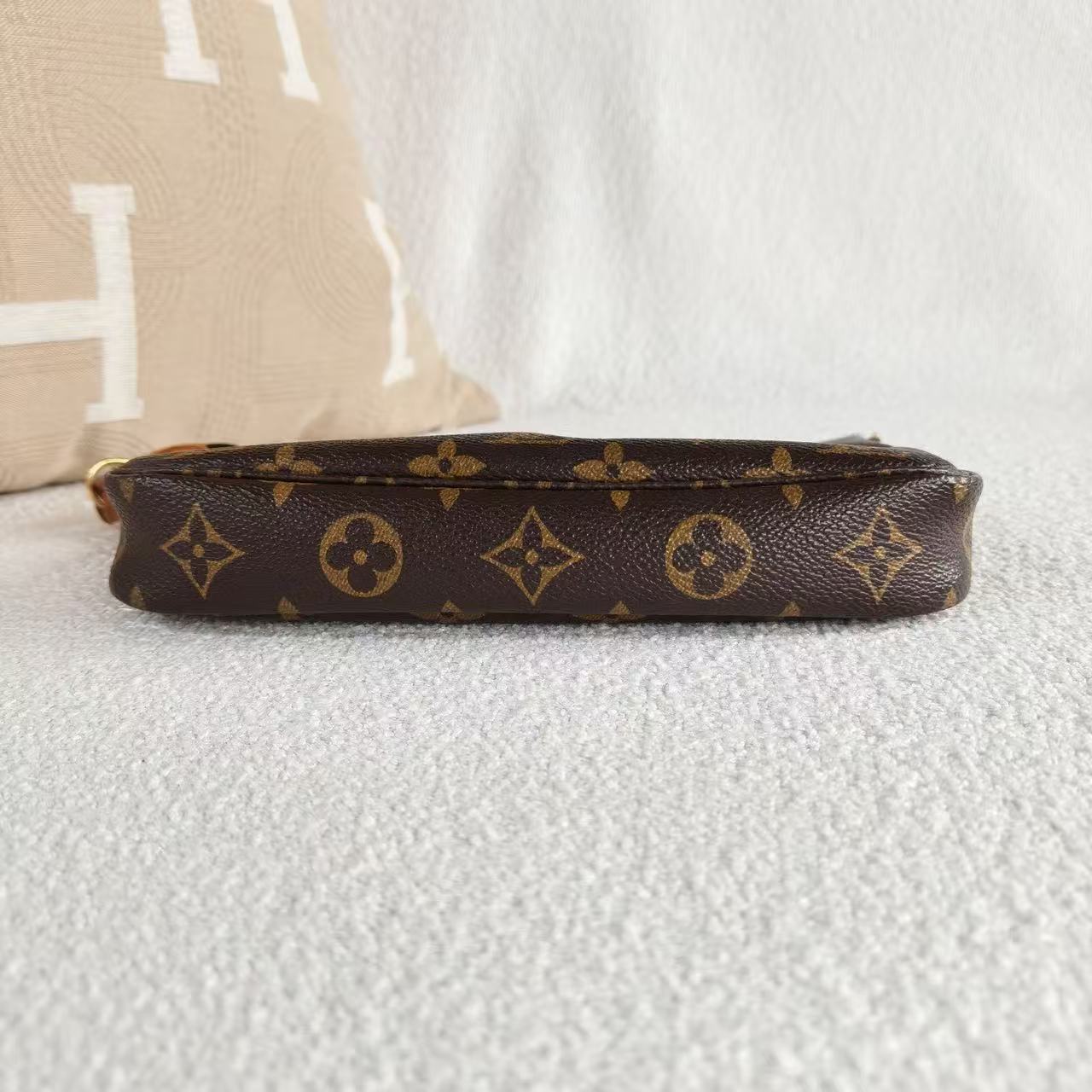Louis Vuitton - Pochette Accessoires - Monogram coated canvas with Vachetta leather trim - Brown - (Mini)