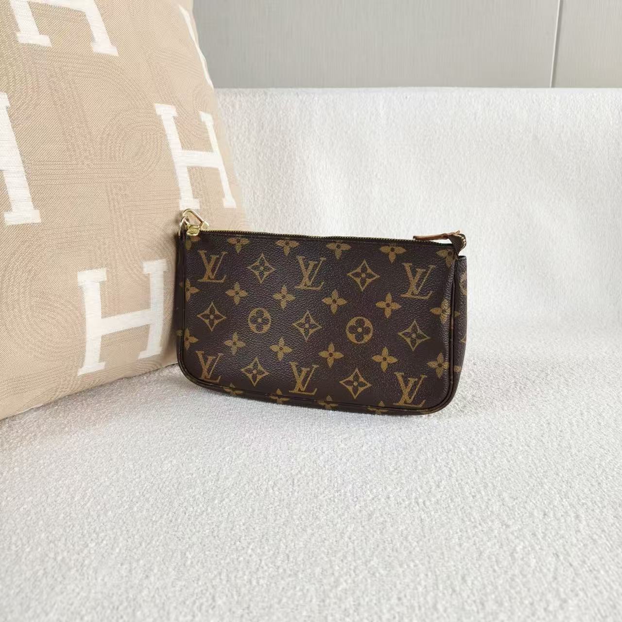 Louis Vuitton - Pochette Accessoires - Monogram coated canvas with Vachetta leather trim - Brown - (Mini)