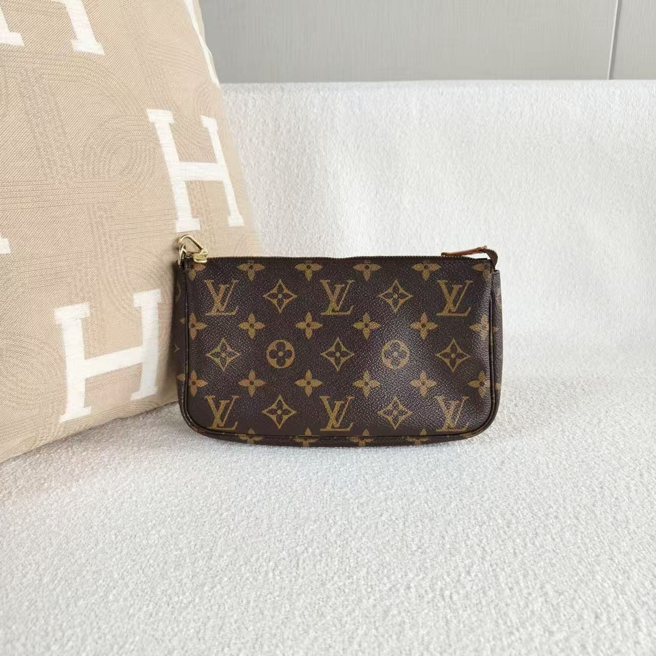 Louis Vuitton - Pochette Accessoires - Monogram coated canvas with Vachetta leather trim - Brown - (Mini)