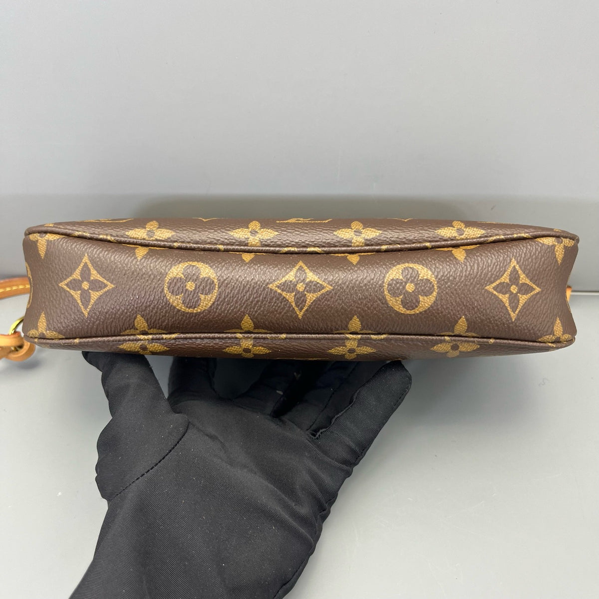 Louis Vuitton - Pochette Accessoires - Synthetic - Brown - (mini)
