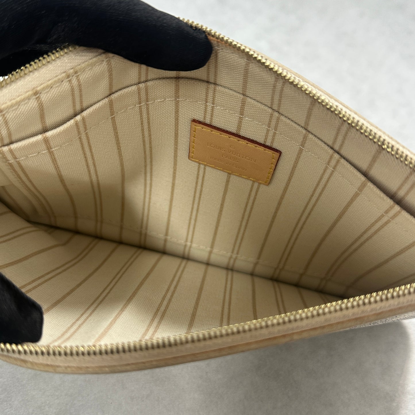 Louis Vuitton - Pochette Accessoires - Synthetic - White - (mini)