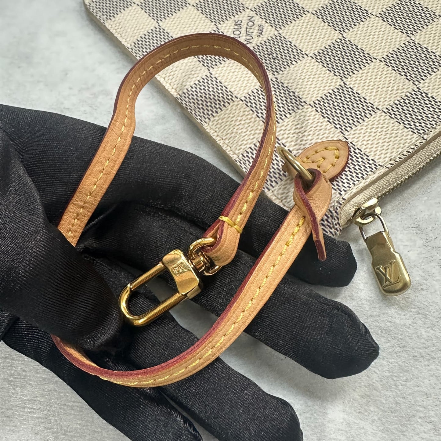 Louis Vuitton - Pochette Accessoires - Synthetic - White - (small)