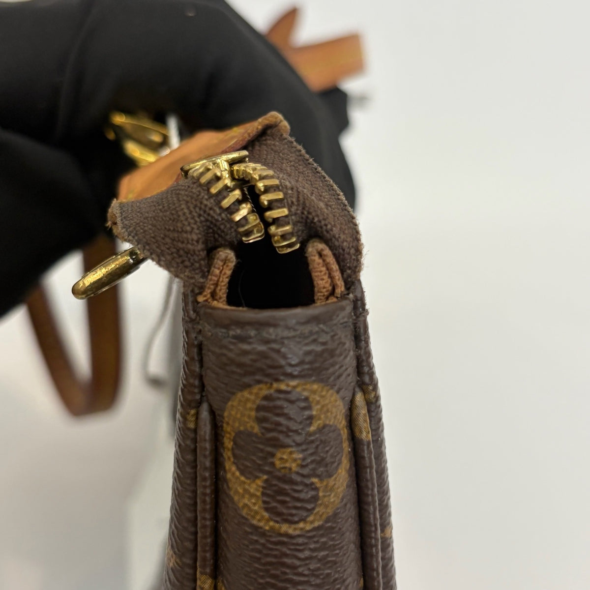 Louis Vuitton - Pochette Accessories - Leather - Brown - (mini)