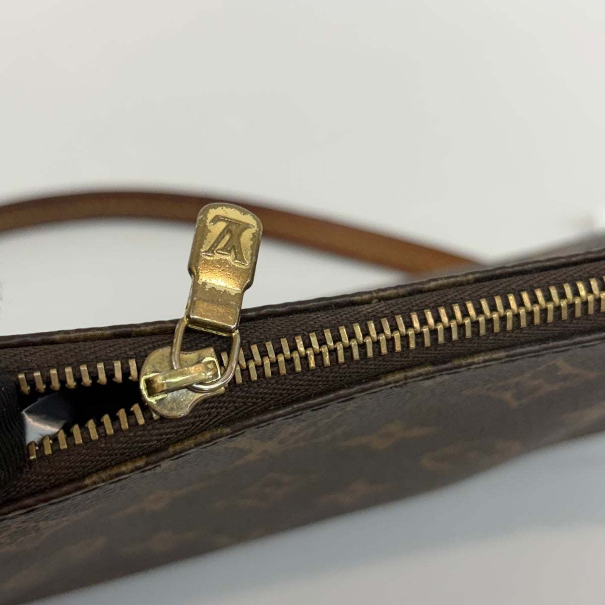 Louis Vuitton - Pochette Accessories - Leather - Brown - (mini)