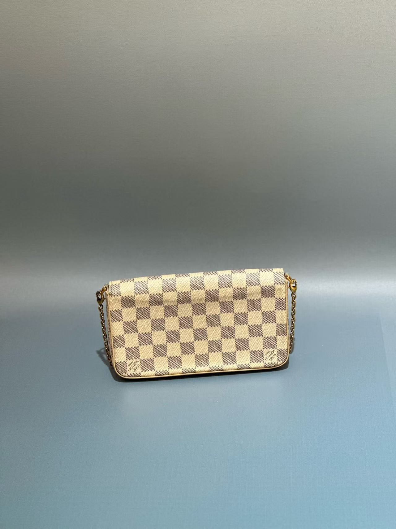 Louis Vuitton - Pochette Félicie - Damier Azur coated canvas with pink leather interior and a pink leather insert - White - (mini)