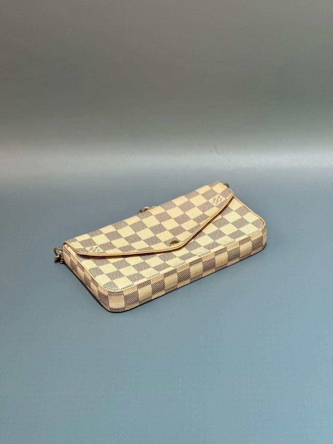 Louis Vuitton - Pochette Félicie - Damier Azur coated canvas with pink leather interior and a pink leather insert - White - (mini)