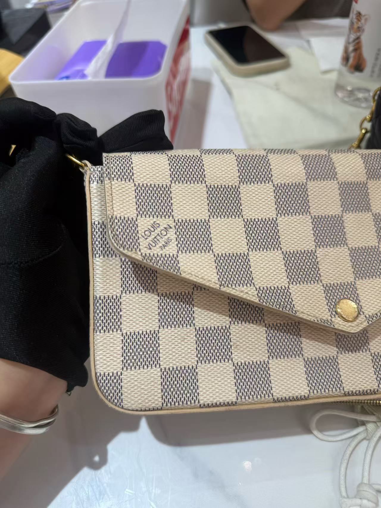 Louis Vuitton - Pochette Félicie - Damier Azur coated canvas with pink leather interior and a pink leather insert - White - (mini)
