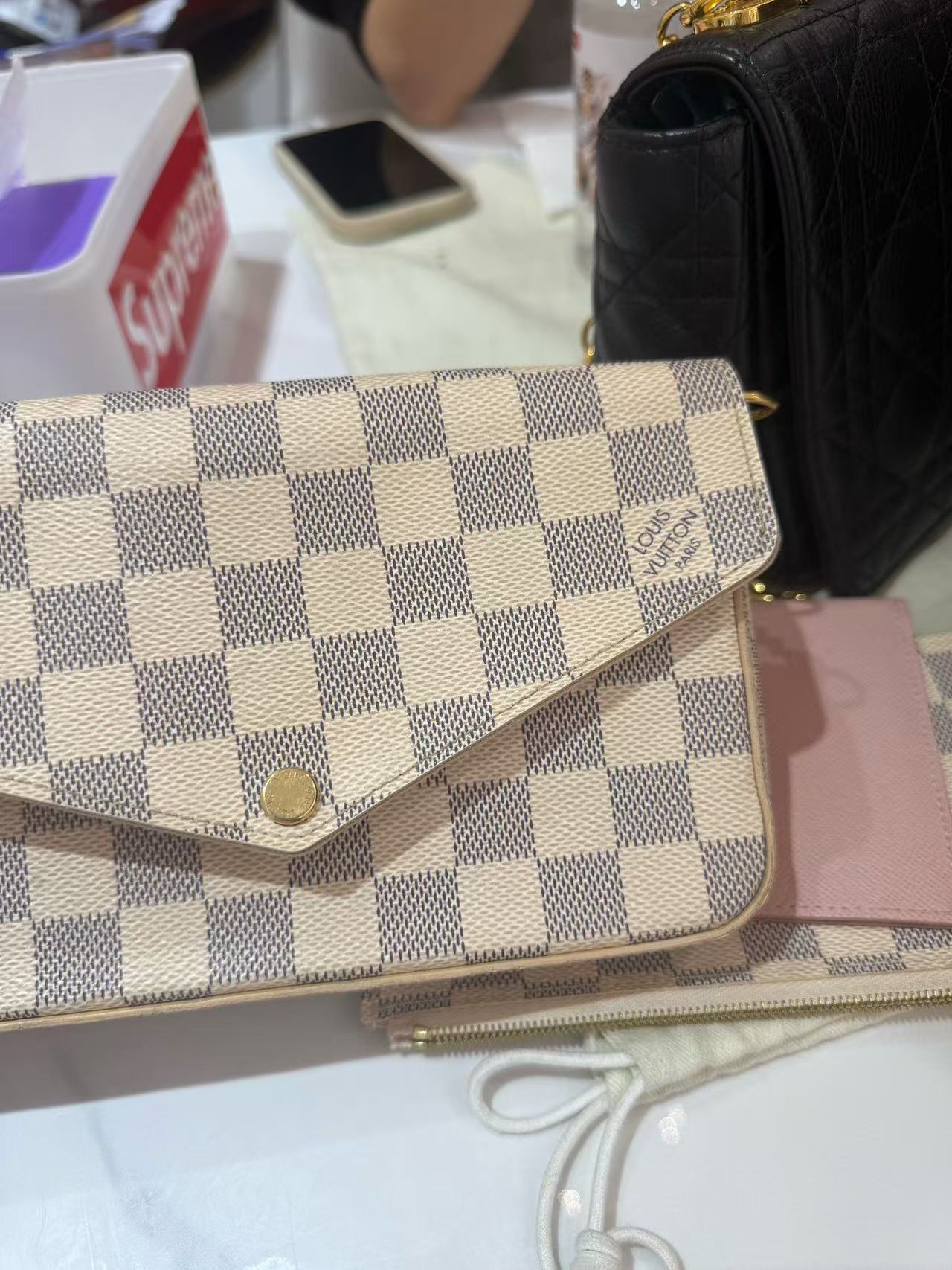 Louis Vuitton - Pochette Félicie - Damier Azur coated canvas with pink leather interior and a pink leather insert - White - (mini)