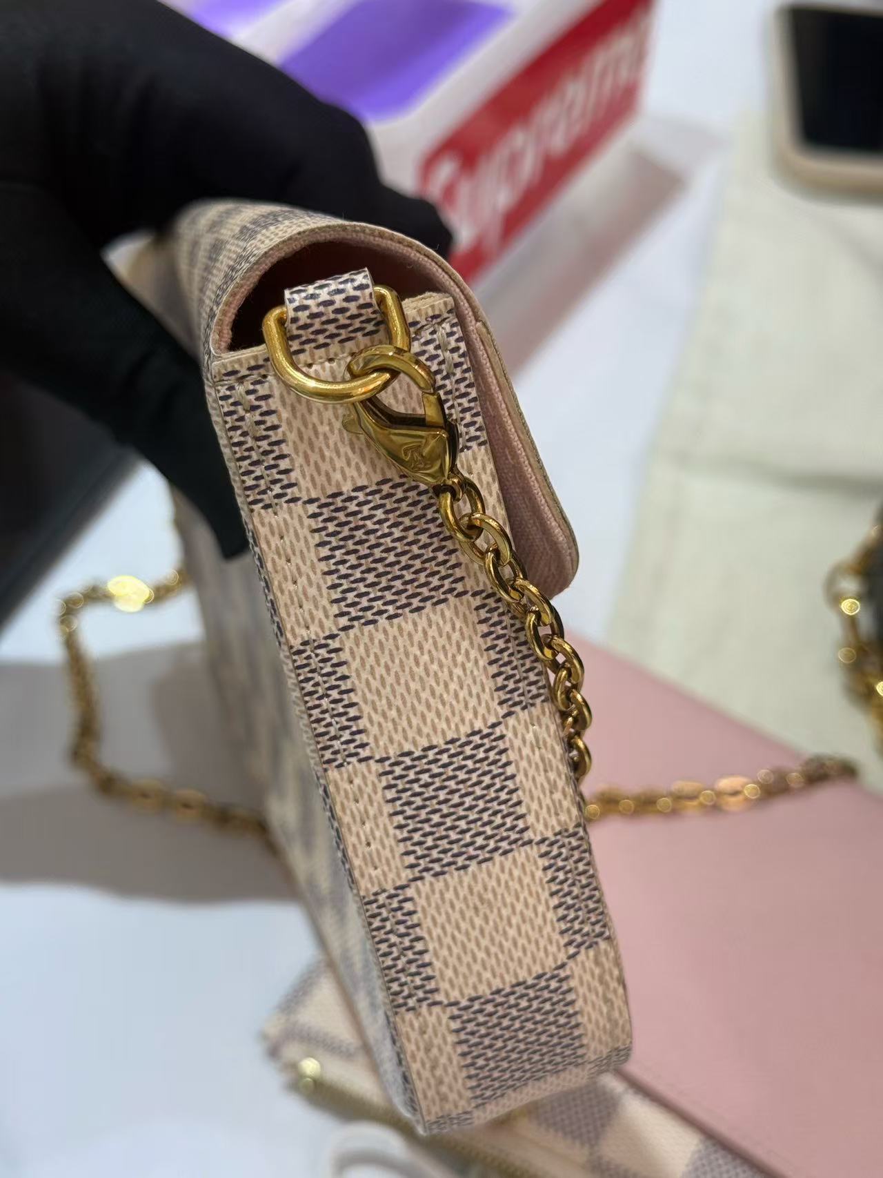 Louis Vuitton - Pochette Félicie - Damier Azur coated canvas with pink leather interior and a pink leather insert - White - (mini)