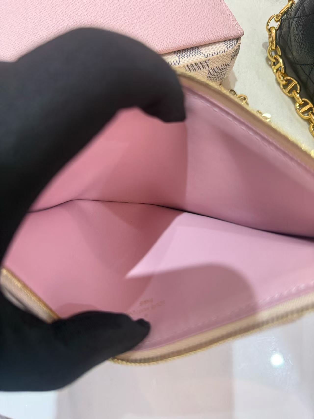 Louis Vuitton - Pochette Félicie - Damier Azur coated canvas with pink leather interior and a pink leather insert - White - (mini)