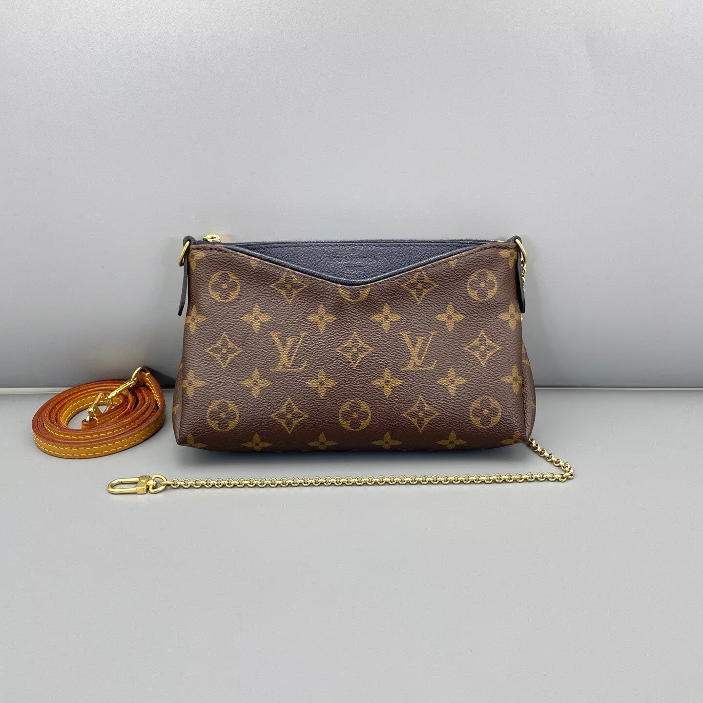 Louis Vuitton - Pochette Felicie - Monogram coated canvas with grained leather trim - Brown and Blue - (mini)