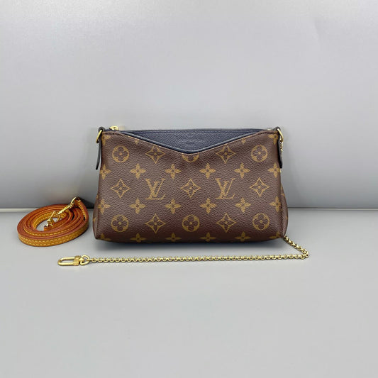 Louis Vuitton - Pochette Felicie - Monogram coated canvas with grained leather trim - Brown and Blue - (mini)
