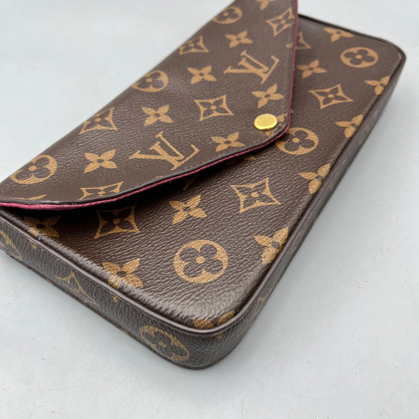 Louis Vuitton - Pochette Félicie - Monogram coated canvas with leather trim - Brown with Red interior - (mini)