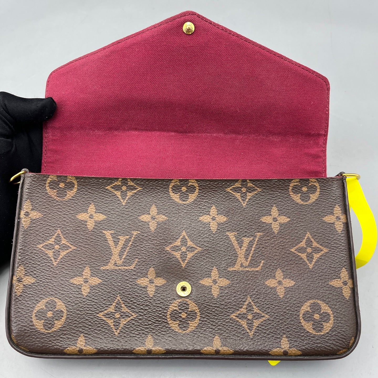 Louis Vuitton - Pochette Félicie - Monogram coated canvas with leather trim - Brown with Red interior - (mini)