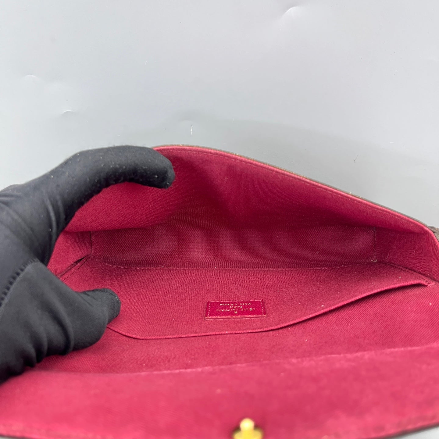 Louis Vuitton - Pochette Félicie - Monogram coated canvas with leather trim - Brown with Red interior - (mini)