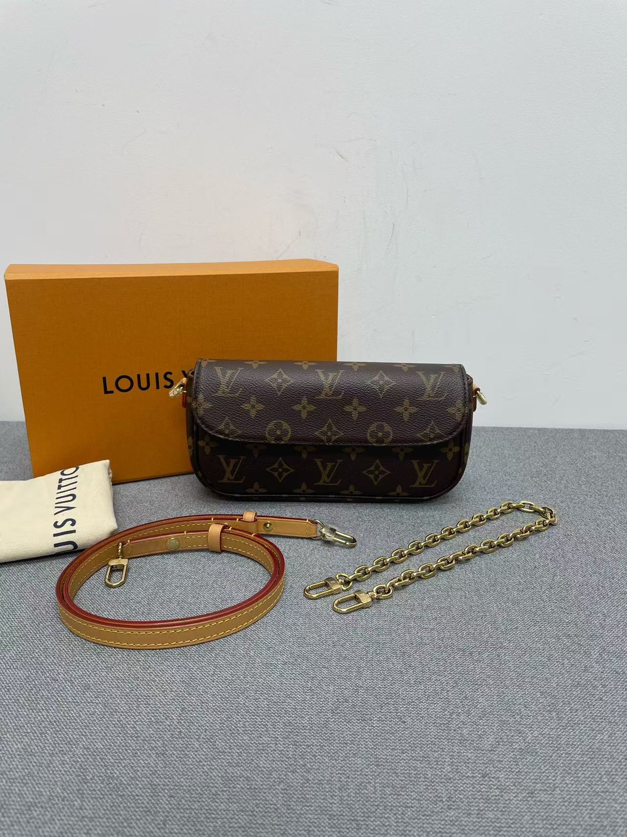 Louis Vuitton - Pochette Ivy - Monogram coated canvas with natural cowhide leather trim - Brown - (mini)