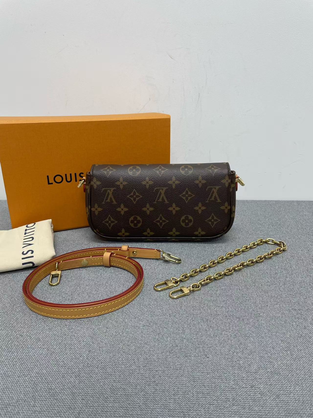 Louis Vuitton - Pochette Ivy - Monogram coated canvas with natural cowhide leather trim - Brown - (mini)