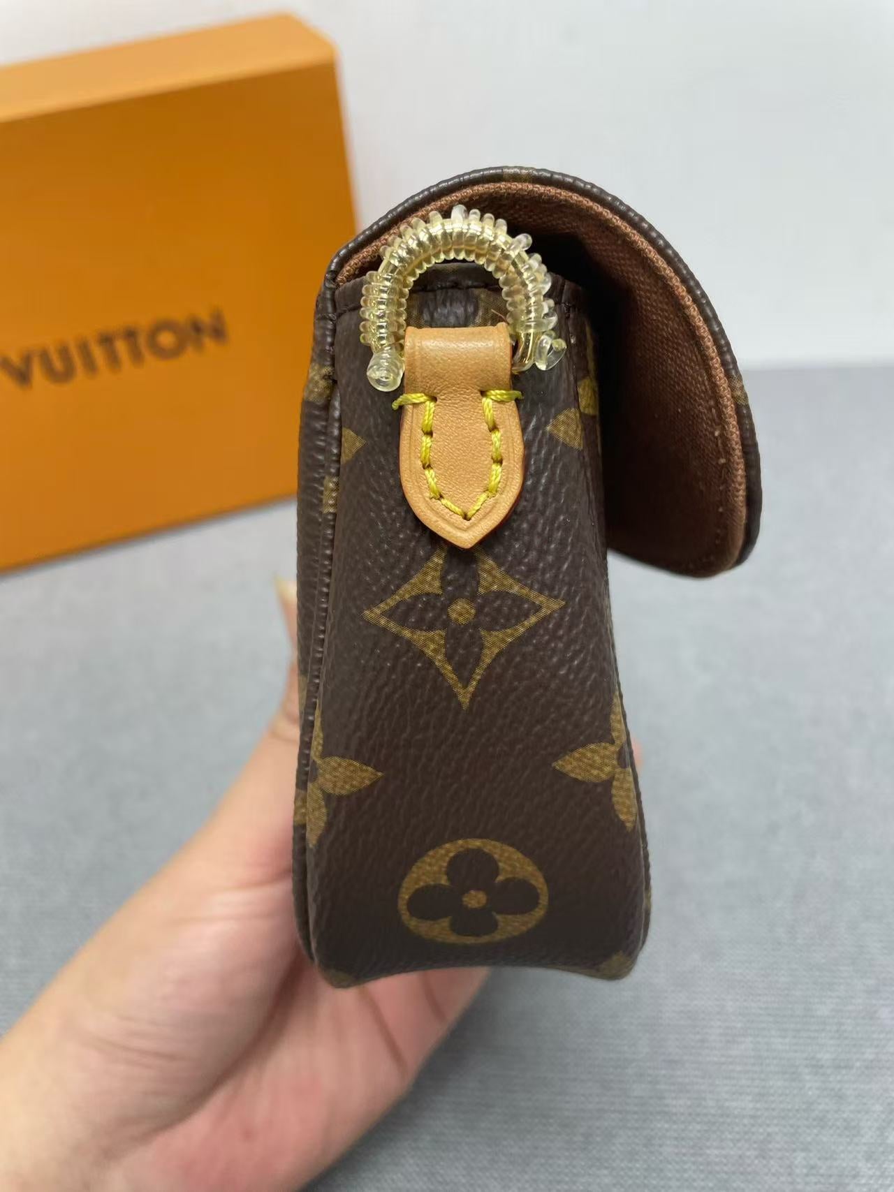 Louis Vuitton - Pochette Ivy - Monogram coated canvas with natural cowhide leather trim - Brown - (mini)