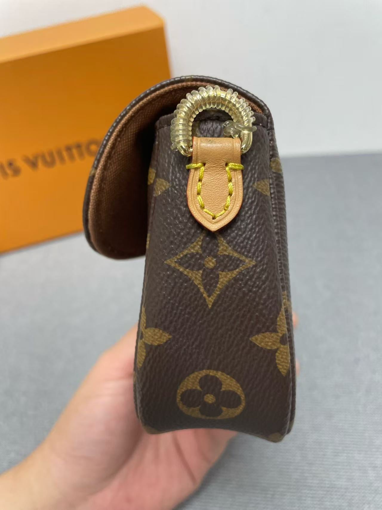 Louis Vuitton - Pochette Ivy - Monogram coated canvas with natural cowhide leather trim - Brown - (mini)