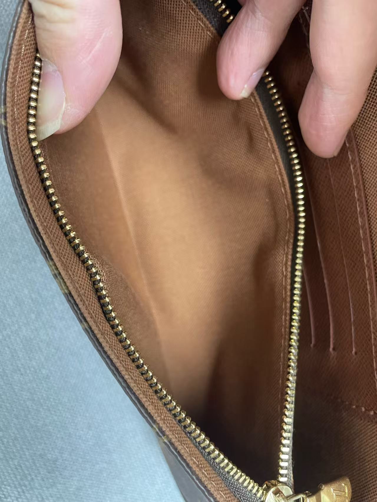Louis Vuitton - Pochette Ivy - Monogram coated canvas with natural cowhide leather trim - Brown - (mini)
