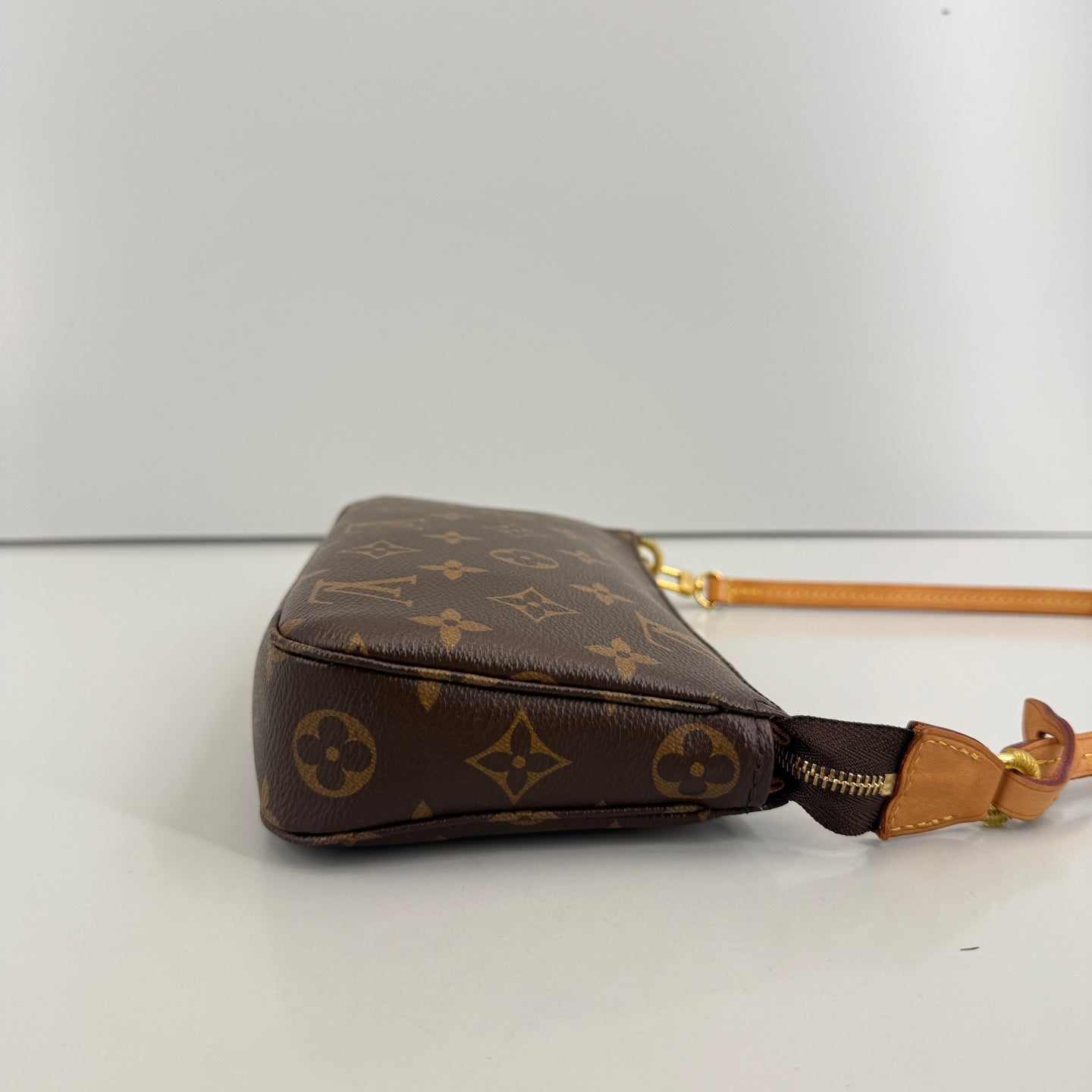 Louis Vuitton - Pochette - Leather - Brown - (mini)