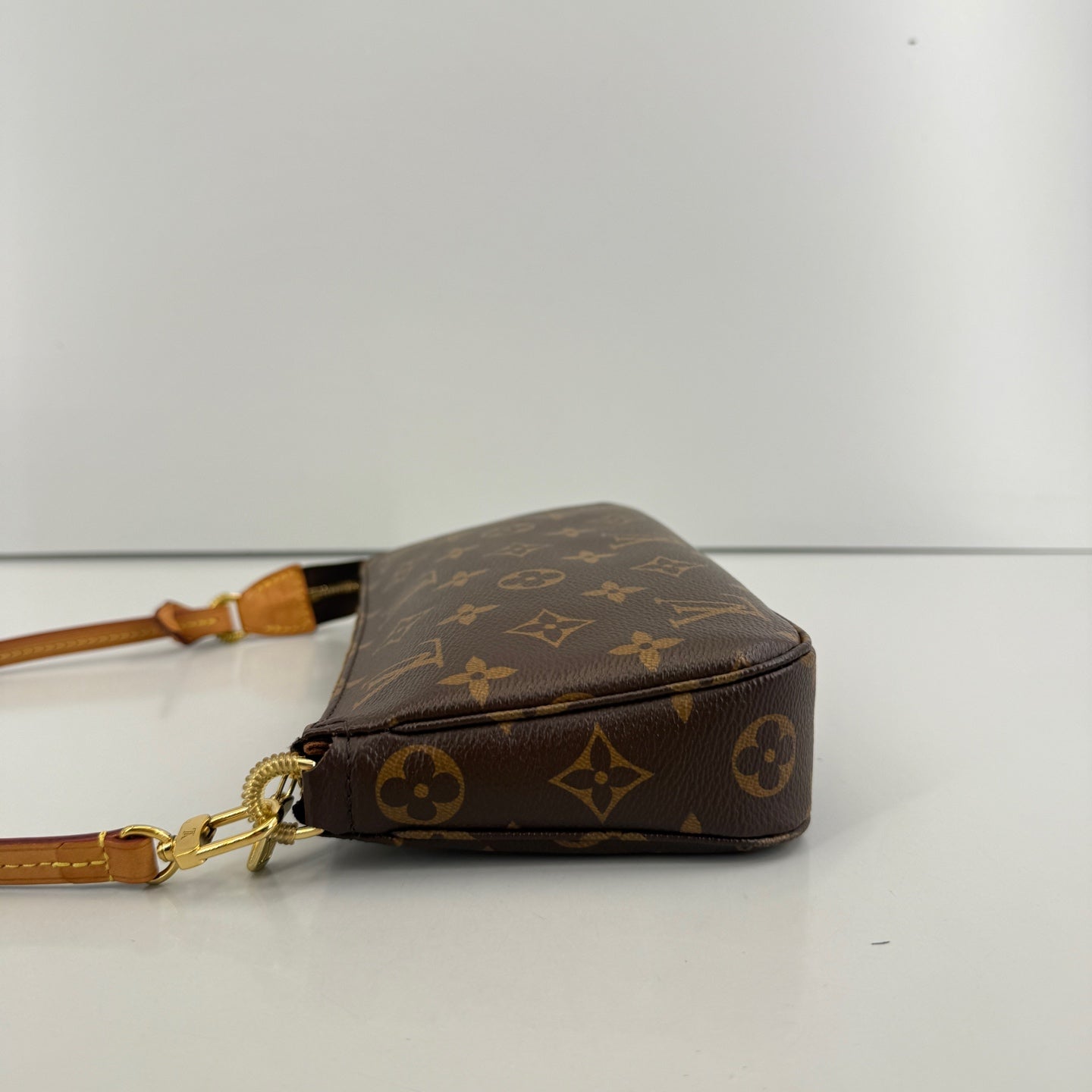 Louis Vuitton - Pochette - Leather - Brown - (mini)