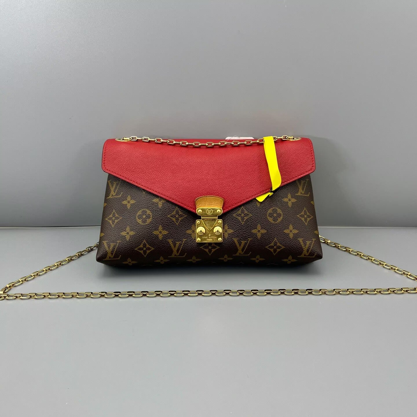 Louis Vuitton - Pochette Metis Chain Bag - Monogram coated canvas and grained leather - Brown and Red with Gold-Tone Hardware - (small)