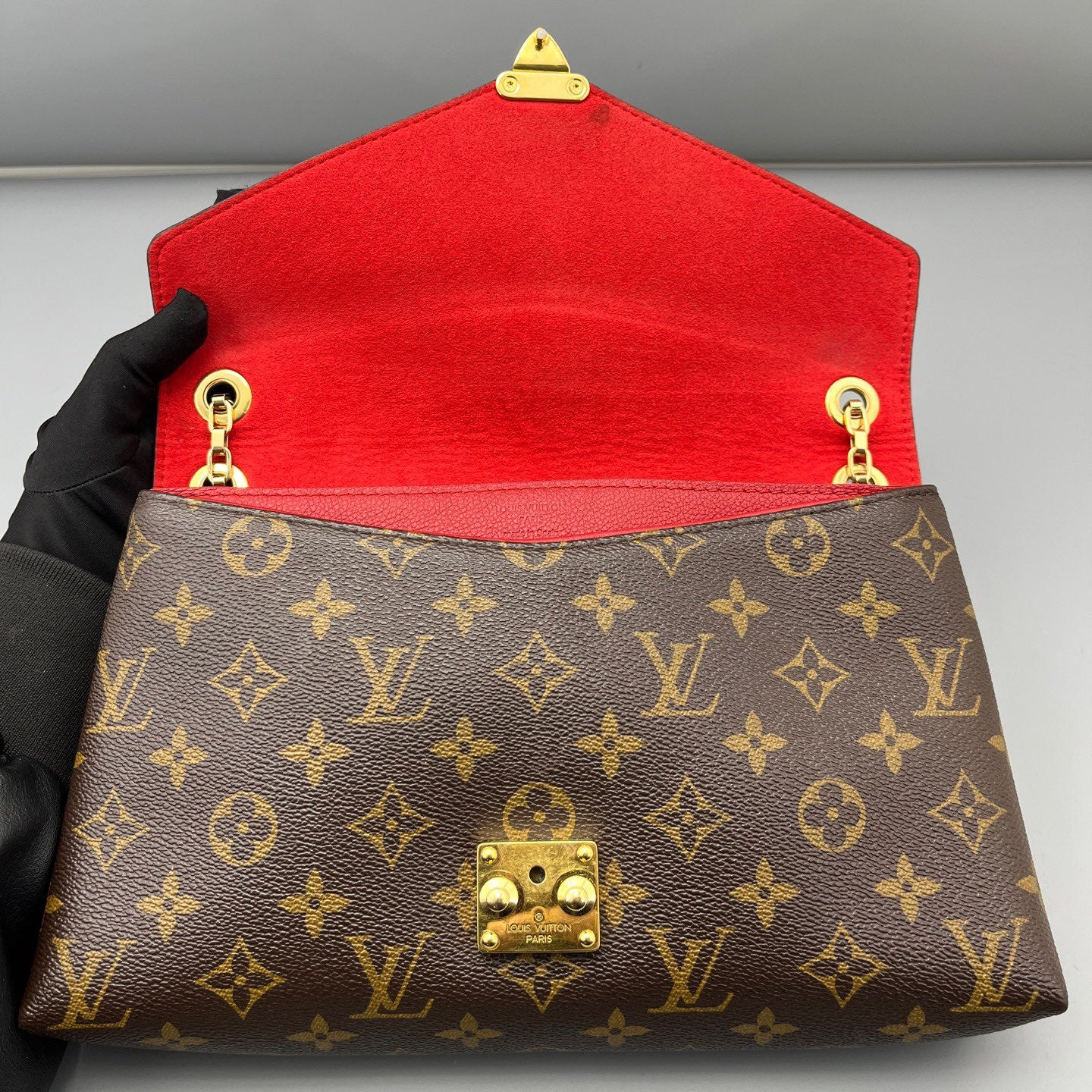 Louis Vuitton - Pochette Metis Chain Bag - Monogram coated canvas and grained leather - Brown and Red with Gold-Tone Hardware - (small)