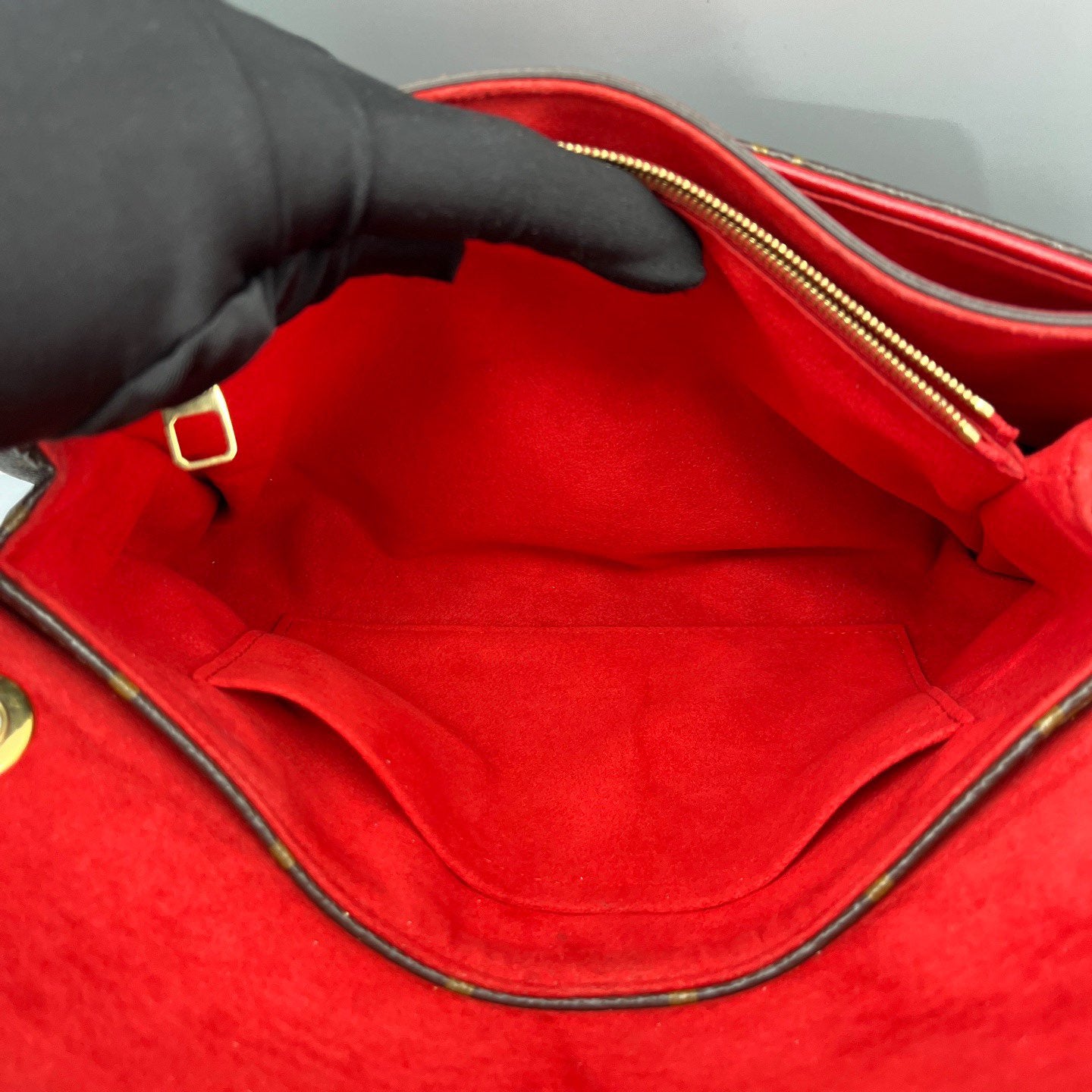 Louis Vuitton - Pochette Metis Chain Bag - Monogram coated canvas and grained leather - Brown and Red with Gold-Tone Hardware - (small)