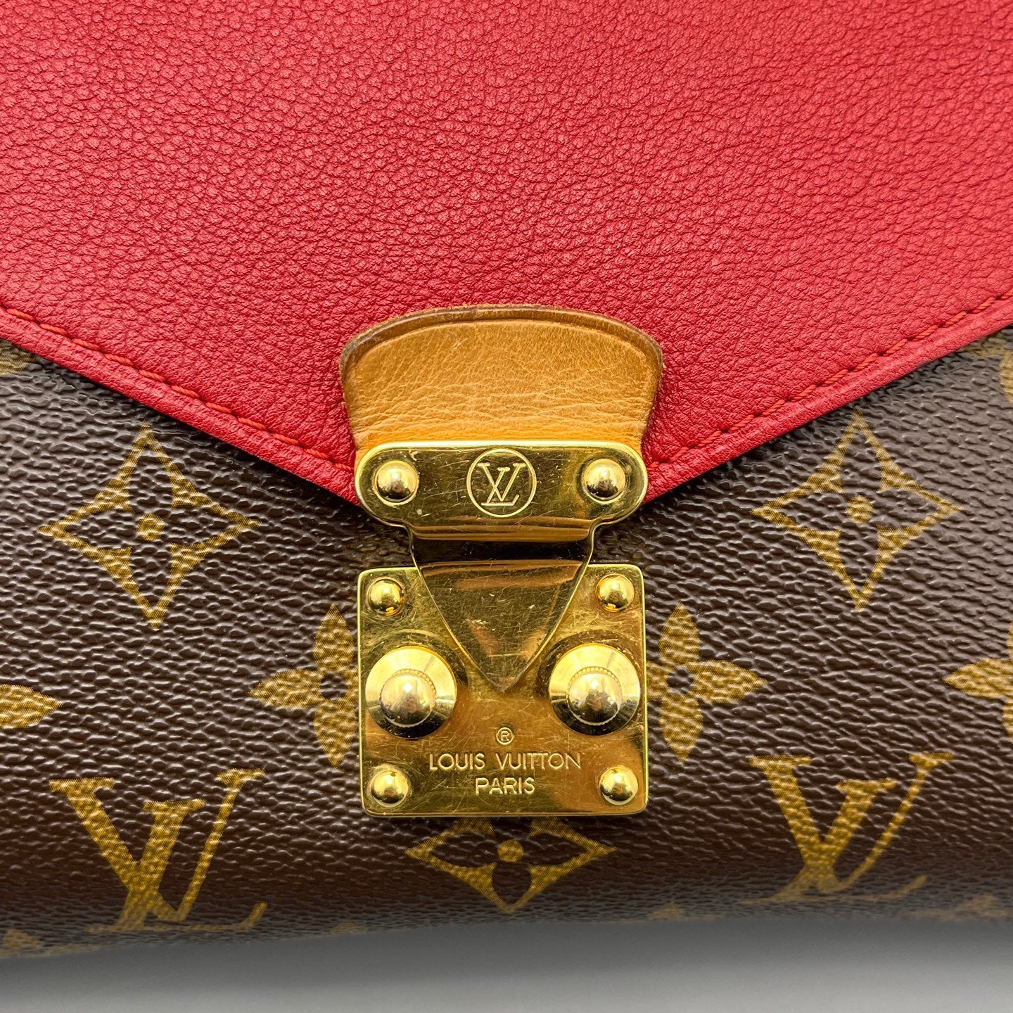 Louis Vuitton - Pochette Metis Chain Bag - Monogram coated canvas and grained leather - Brown and Red with Gold-Tone Hardware - (small)