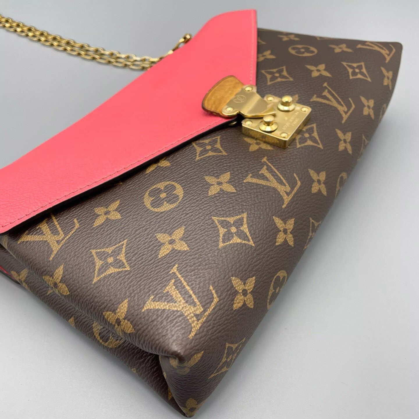 Louis Vuitton - Pochette Metis Chain Bag - Monogram coated canvas with leather trim - Brown, Pink - (medium)