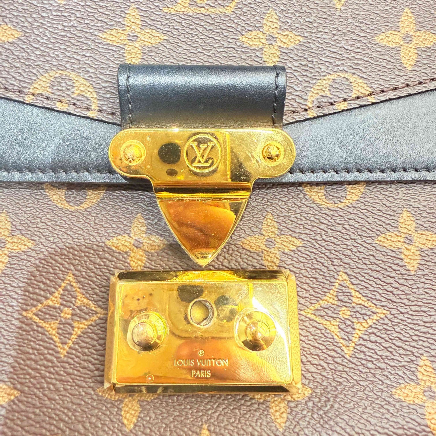 Louis Vuitton - Pochette Métis Chain - Monogram coated canvas with black leather trim - Brown - (small)
