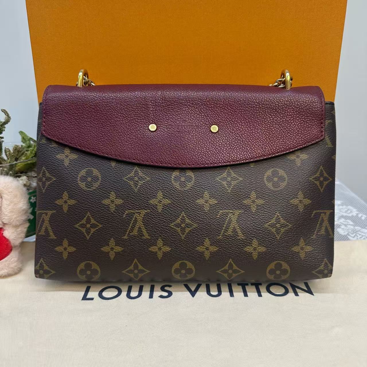 Louis Vuitton - Pochette Métis Chain - Monogram coated canvas with grained leather trim - Monogram Brown with Burgundy Flap - (Small)