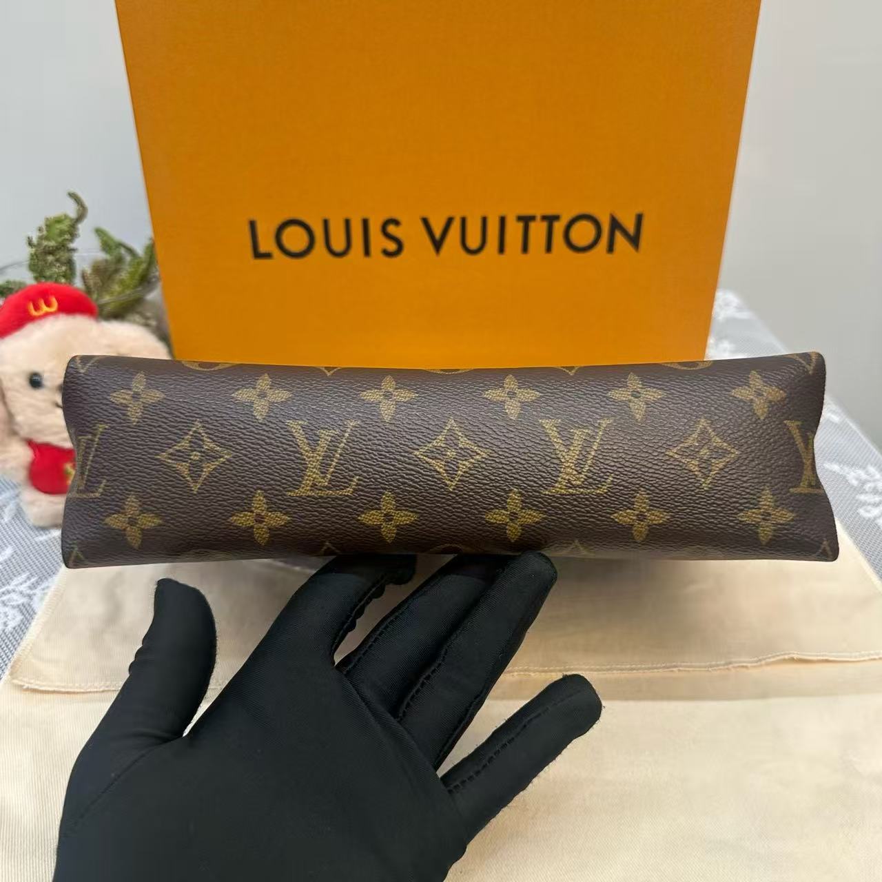Louis Vuitton - Pochette Métis Chain - Monogram coated canvas with grained leather trim - Monogram Brown with Burgundy Flap - (Small)